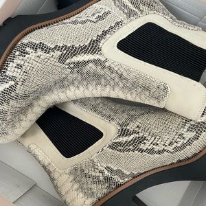 Chinese Laundry BRAND NEW never worn/in box size 7.5!!